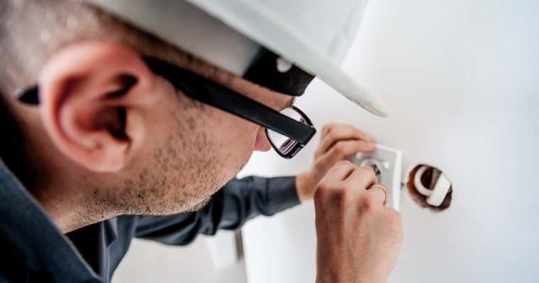 Why Should You Opt for Electricians in Bangalore During Emergency?