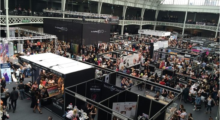 5 Best Tactics to Grab the Visitors to Your Booth in the Business Events