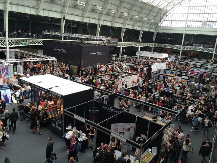 5 Best Tactics to Grab the Visitors to Your Booth in the Business Events