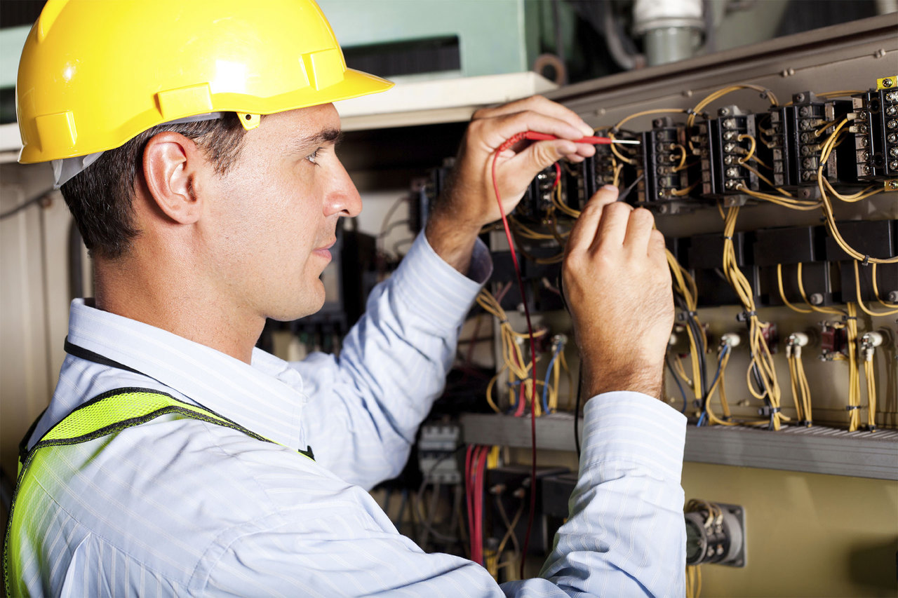 What to Consider Before Hiring an Electrical Contractor