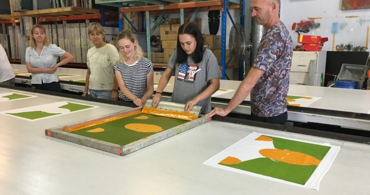 Boost Your Business with the Advantage of Live Screen Printing