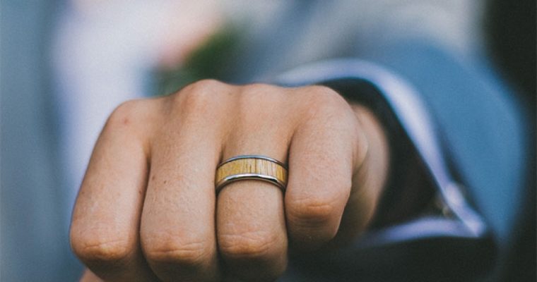 Why It Is Important to Choose the Right Metal for Men’s Wedding Bands