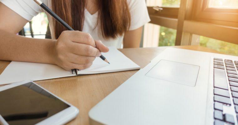 How Should Students Write Scholarship Essay