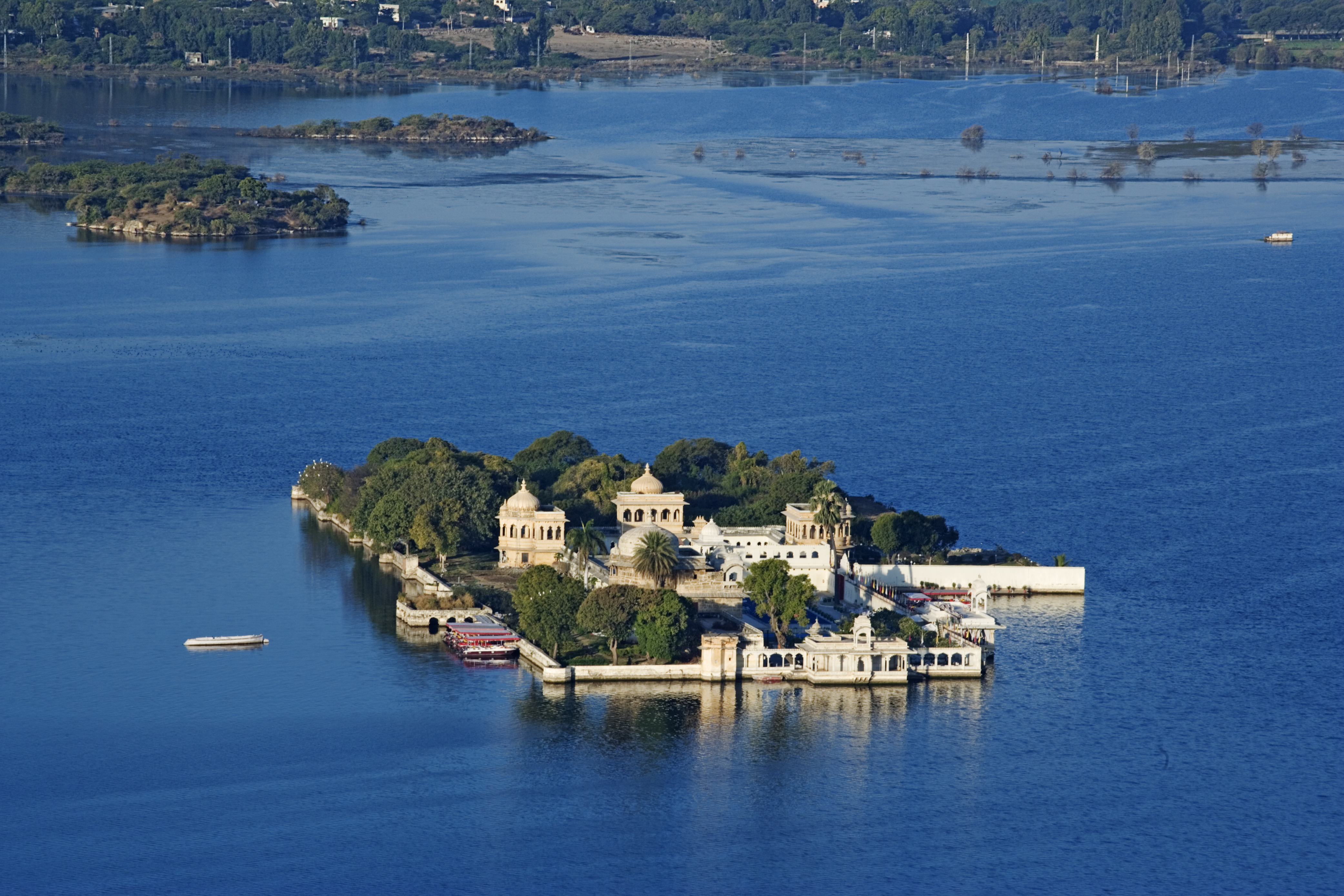 Explore Jag Mandir Through Deccan Odyssey