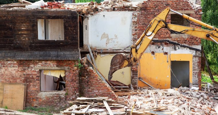 Few Advantages of Hiring the Services of Demolition Companies