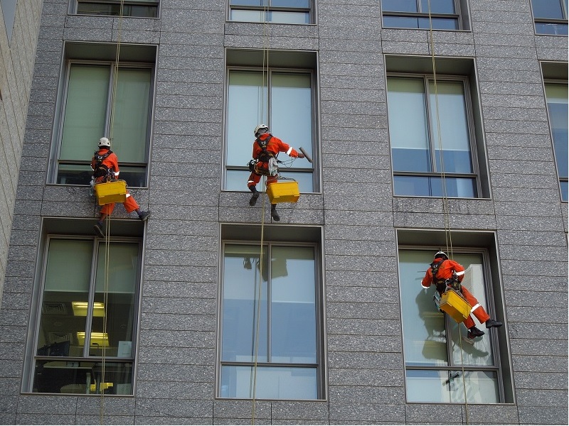 Safety Precautions to Be Taken While Working at Heights