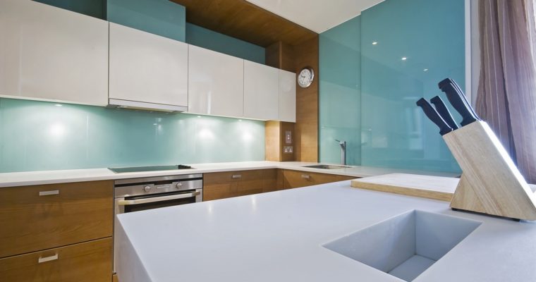 How Glass Improve the Interior of an Old Kitchen