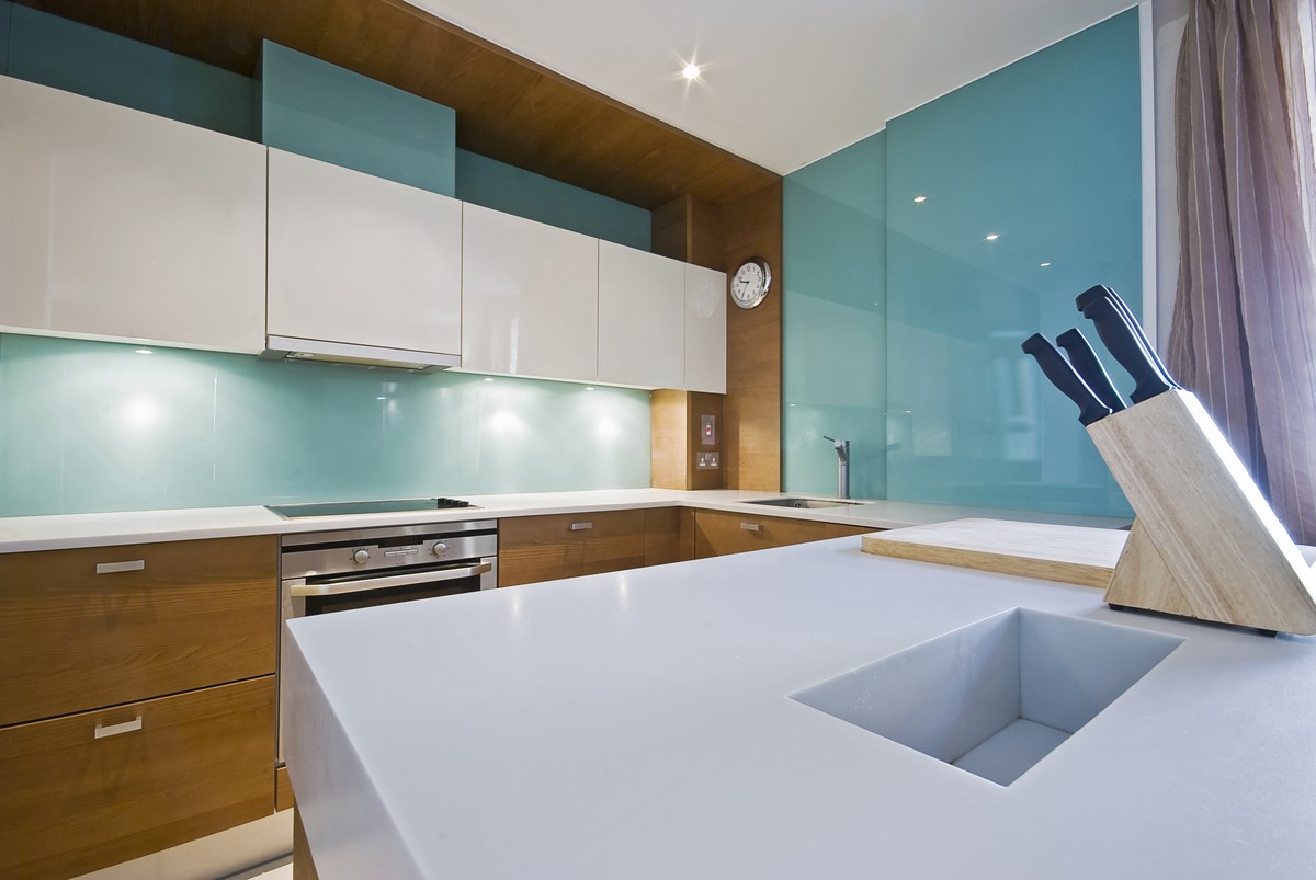 How Glass Improve the Interior of an Old Kitchen