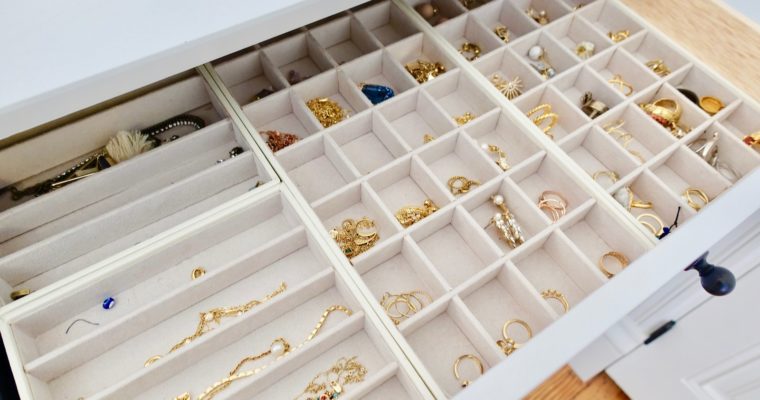 Jewelry Storage: How to Effectively Organize your Precious Gems to Preserve Them