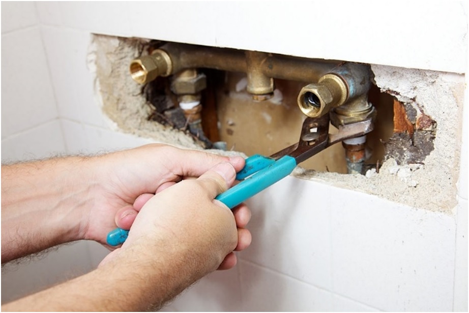 Why You May Need Pipe Leak Repair Contractors