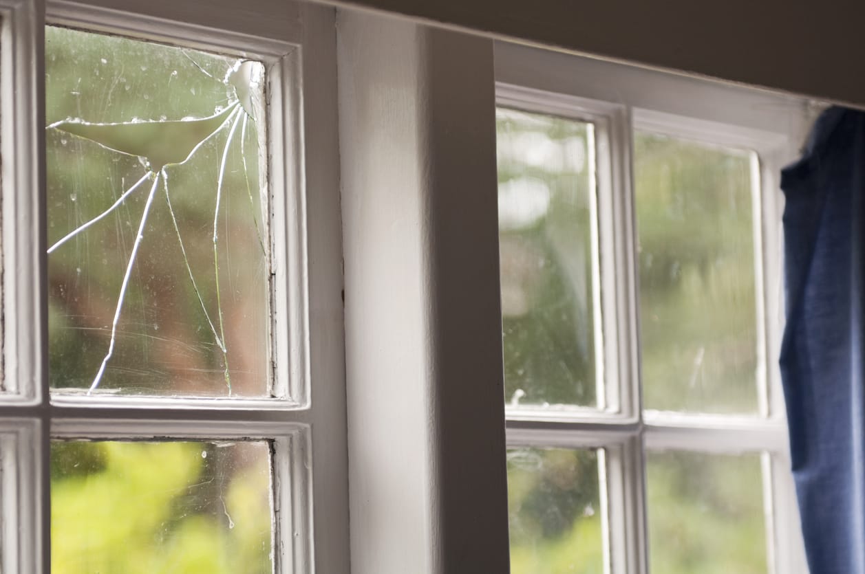 How To Find A Trustable Service Provider For Glass Repairs Online?