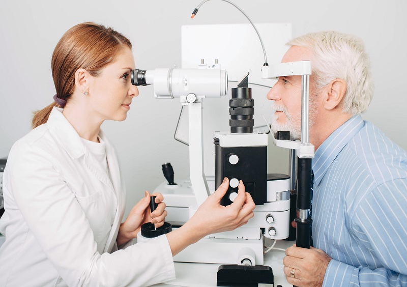 Tools That An Optometrist Uses For Eye Testing
