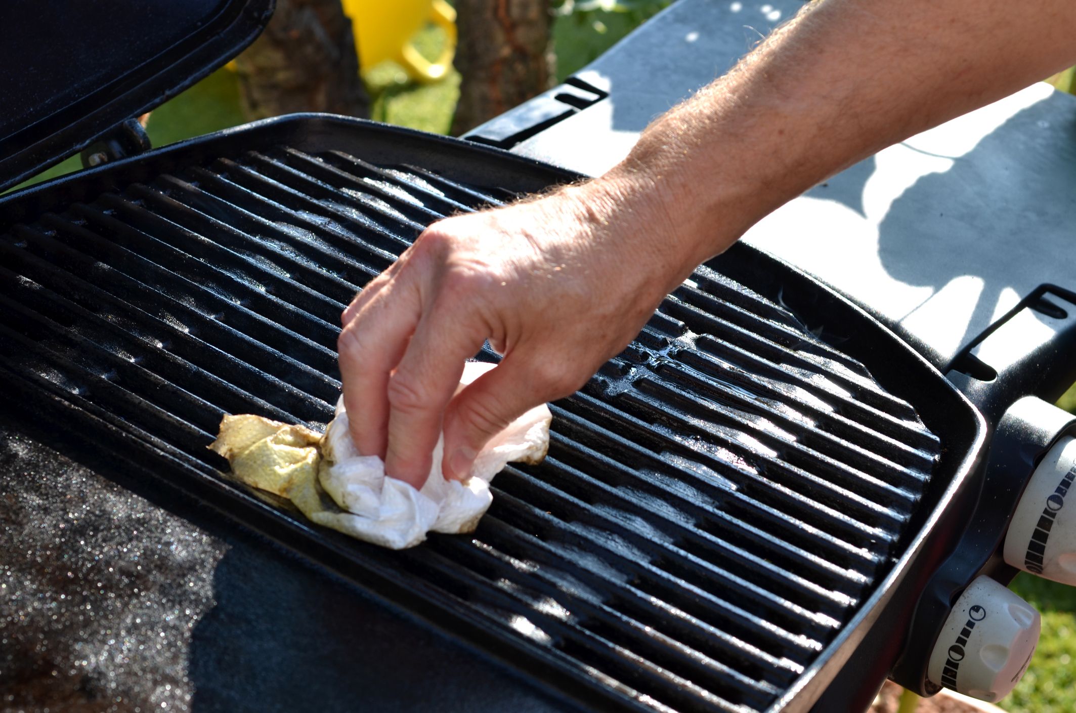 Washing and Wiping Your Grill