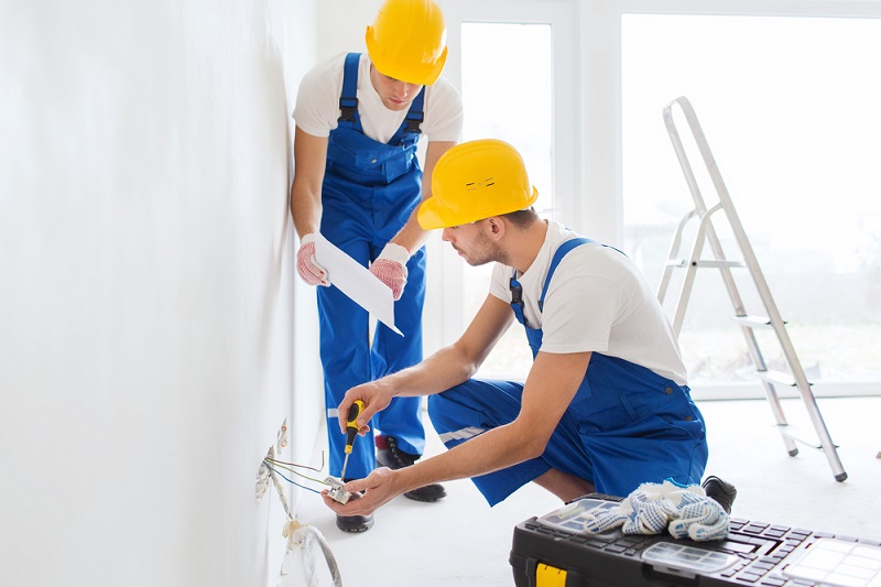 Four Most Important Questions You Need to Ask the Electrical Contractors Before Hiring