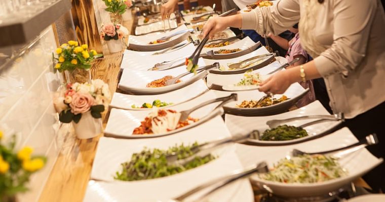 How To Hire The Right Catering For Weddings?
