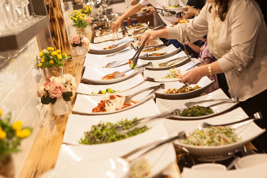 How To Hire The Right Catering For Weddings?