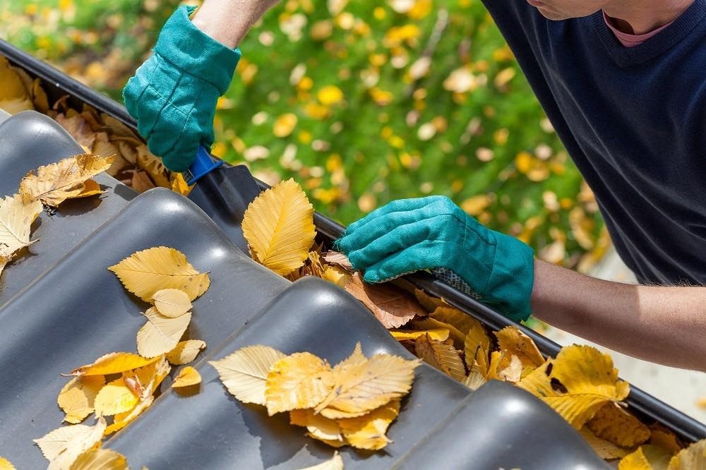 Tips on Hiring the Right Guttering Cleaning Firm for Your Estate