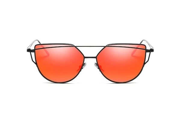 A Complete Guide to the Popularity of Mirrored Oversized Sunglasses
