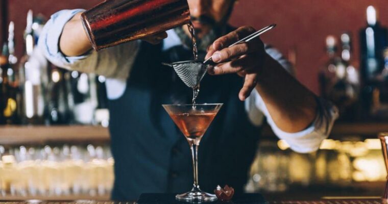 9 Tips for Becoming a Bartender