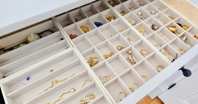 4 Fantastic Ways to Organize Jewelry