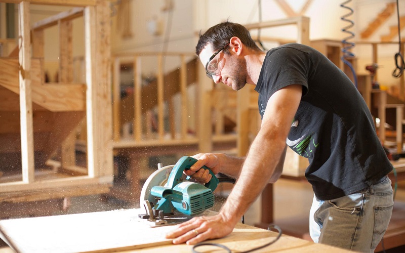 5 Questions that You Must Ask a Carpenter Before Hiring - WanderGlobe