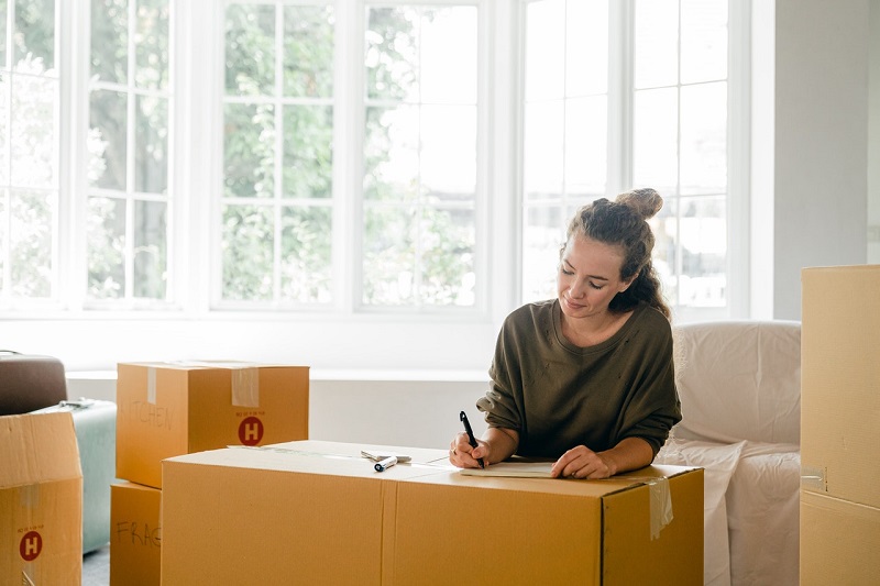 4 Tips to Help You Compare Moving Company Prices and Services