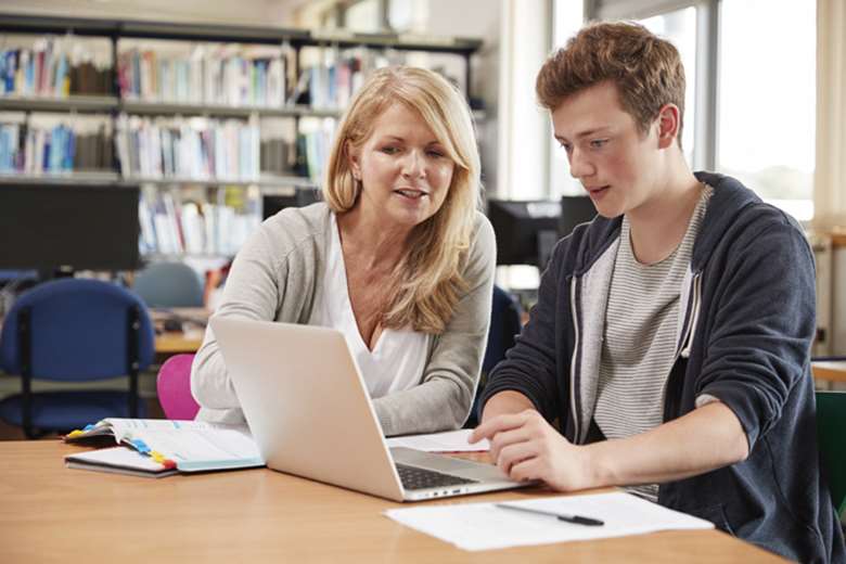 For Parents: Tips to Prepare Teenagers for Online Learning