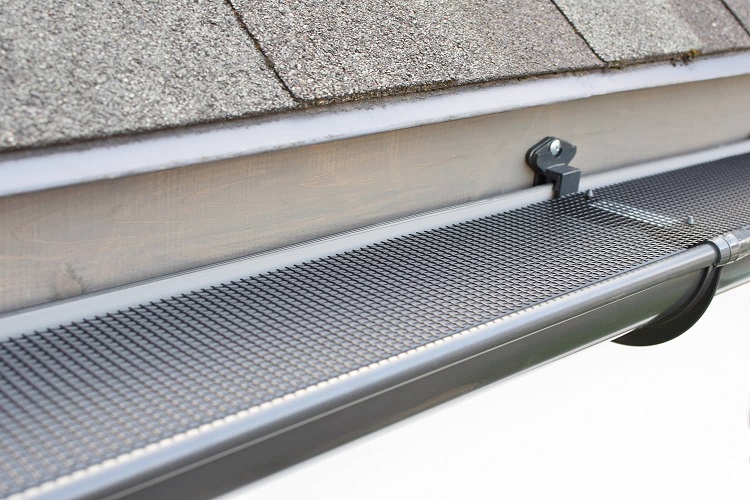 Do Gutters With Gutter Guards Need to be Cleaned?
