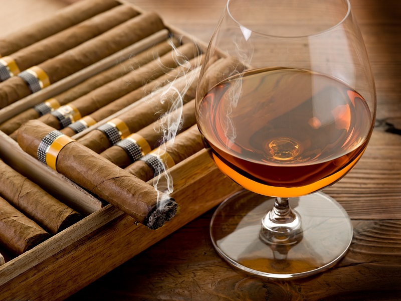 Why Visit A Cigar Bar & How To Pick One In Weston