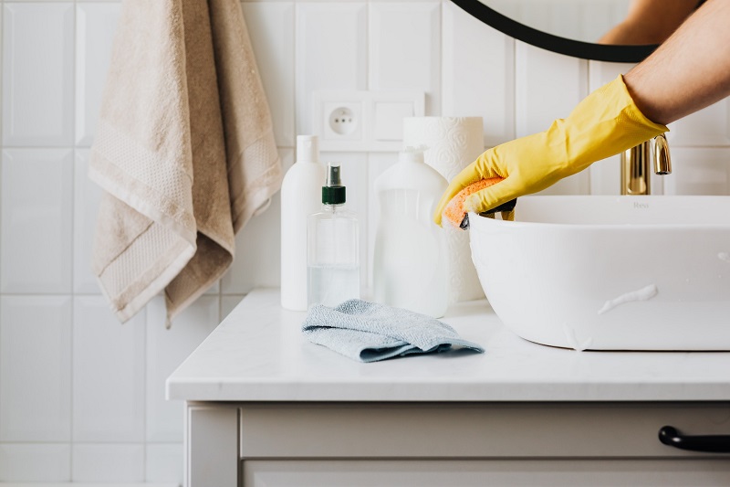 How to Easily Clean Bathroom Tiles?