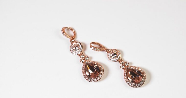 Vintage Diamond Earrings: Styling & Wearing Tips