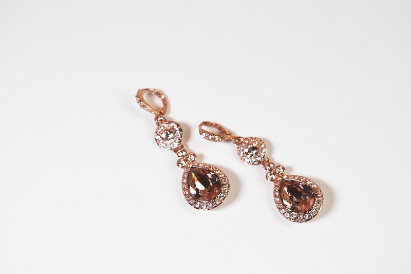 Vintage Diamond Earrings: Styling & Wearing Tips