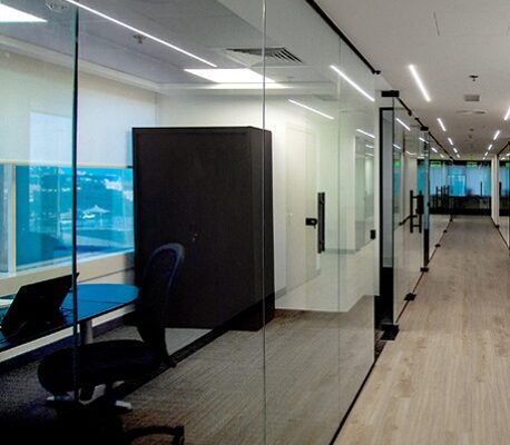 Designing a Modern and Functional Office Space in Dubai: Trends and Tips