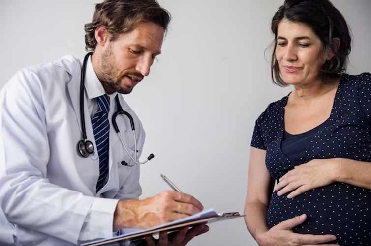 Choosing The Ideal Healthcare Plan For Your Pregnancy Journey