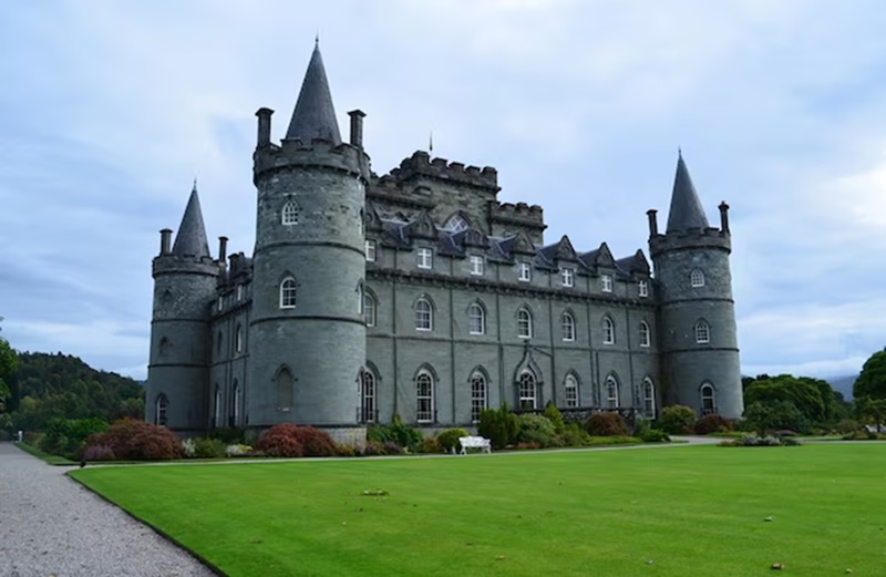 Uncover The Hidden Gems: The Top 5 Benefits Of Luxury Small Group Tours In Scotland