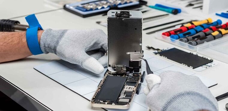 Factors to Consider When Looking For a Phone Repair Store