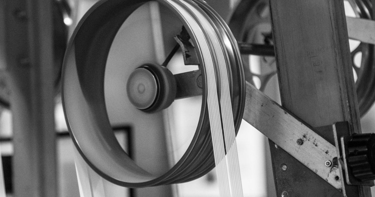 How Do V Pulleys Improve Efficiency In Manufacturing And Agricultural Equipment?