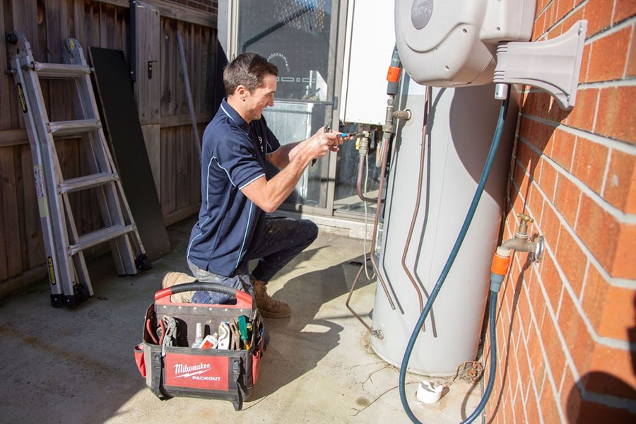 How to Install an AquaMax Hot Water System Efficiently